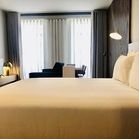 아파트 Bright And Spacious In 포르투